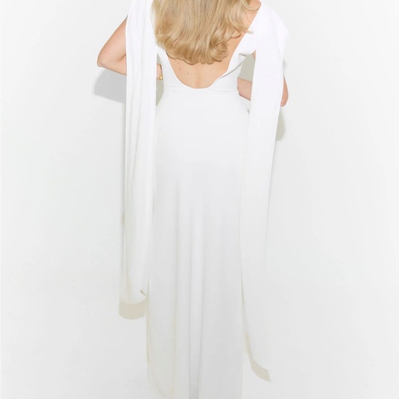 Elegant White Evening Gown - Picture 3 of 4